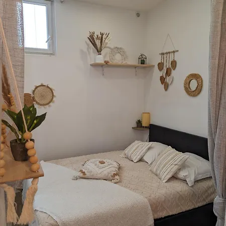 Cosy Proche Du Port Apartment Nizza