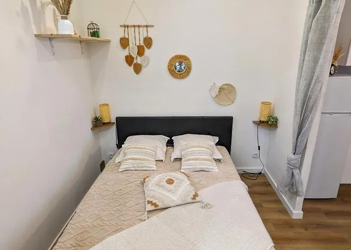 Cosy Proche Du Port Nizza