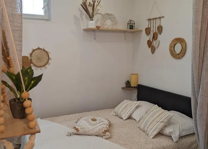 Cosy Proche Du Port Apartment Nizza